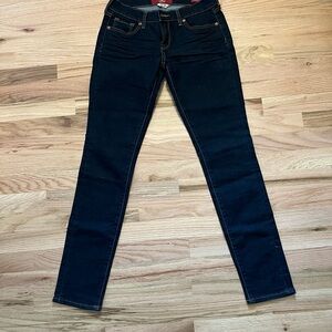 Woman’s lucky brand skinny jeans size 2/26